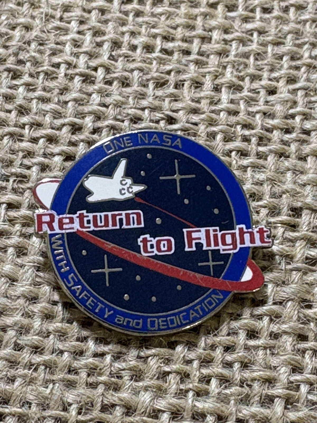 ONE NASA Return To Flight With Safety And Dedication Space Shuttle Enamel Pin