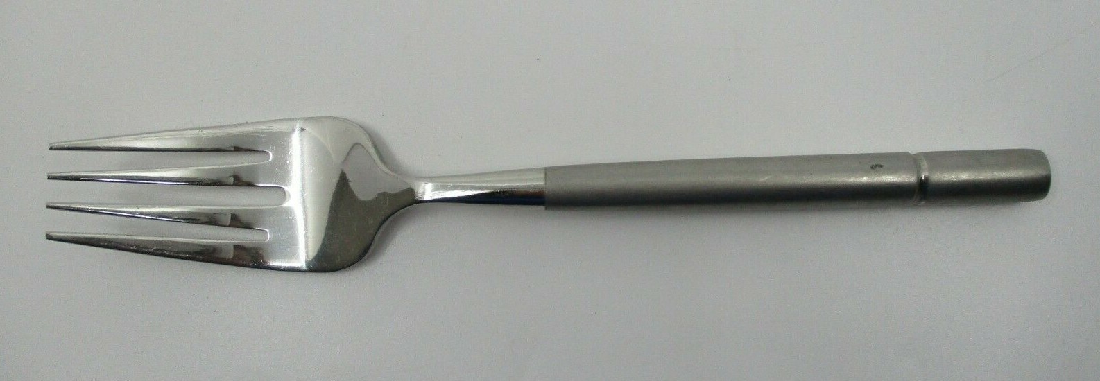 ONEIDA STAINLESS DALTON SALAD FORK - 7 1/8" - 01G