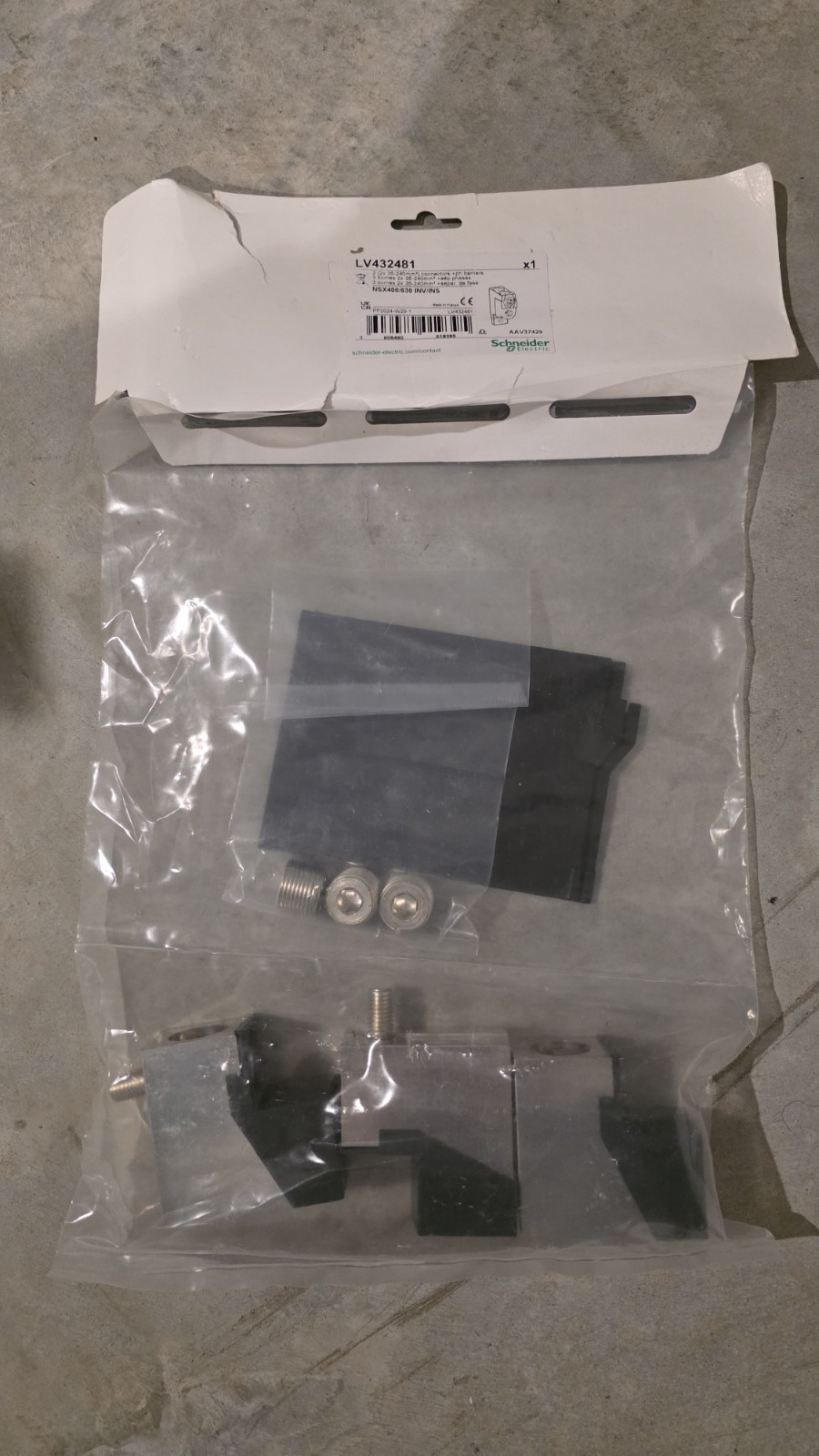 NEW Schneider LV432481 Set of 3 connectors - 2 cables - 35..240 mm²