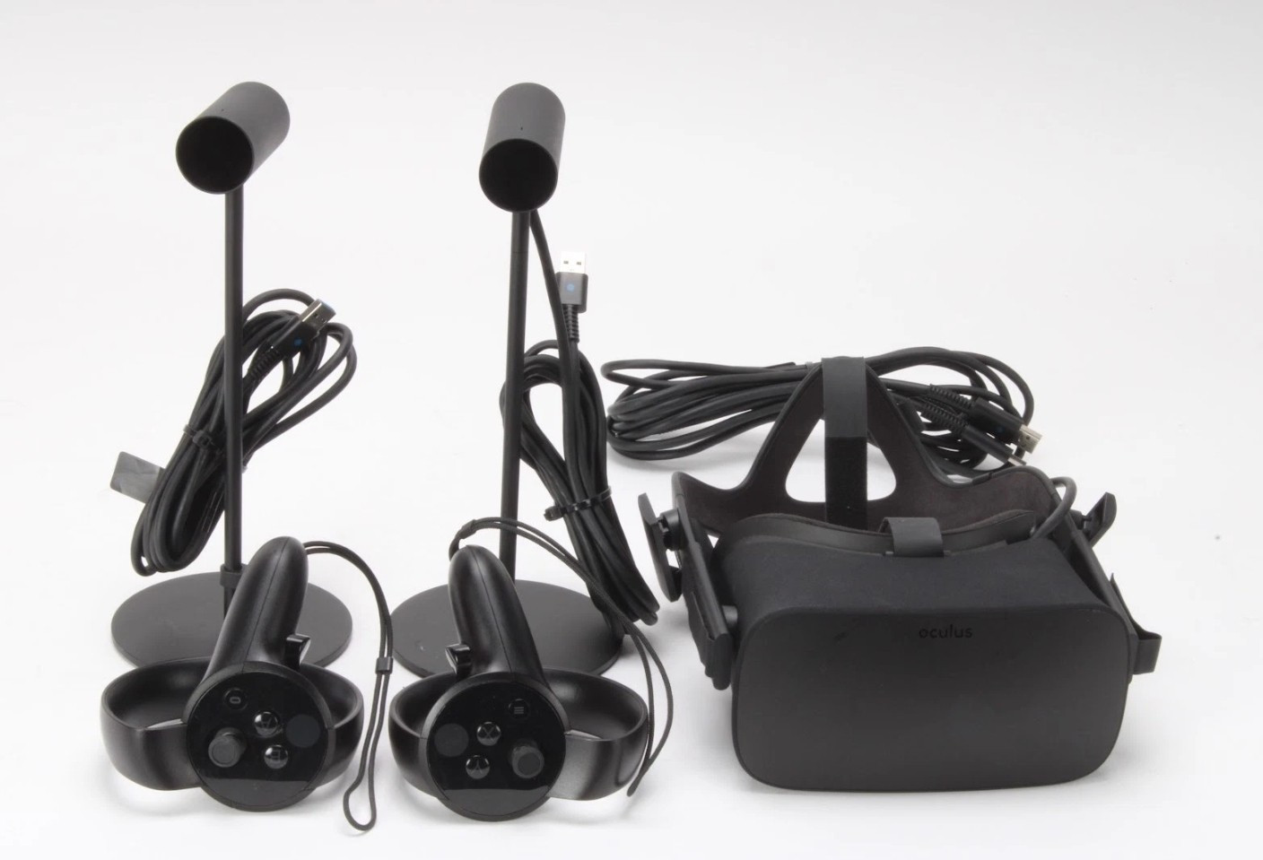 Oculus Rift Black Room-Scale VR Headset USB w/ Touch Controllers & Sensors