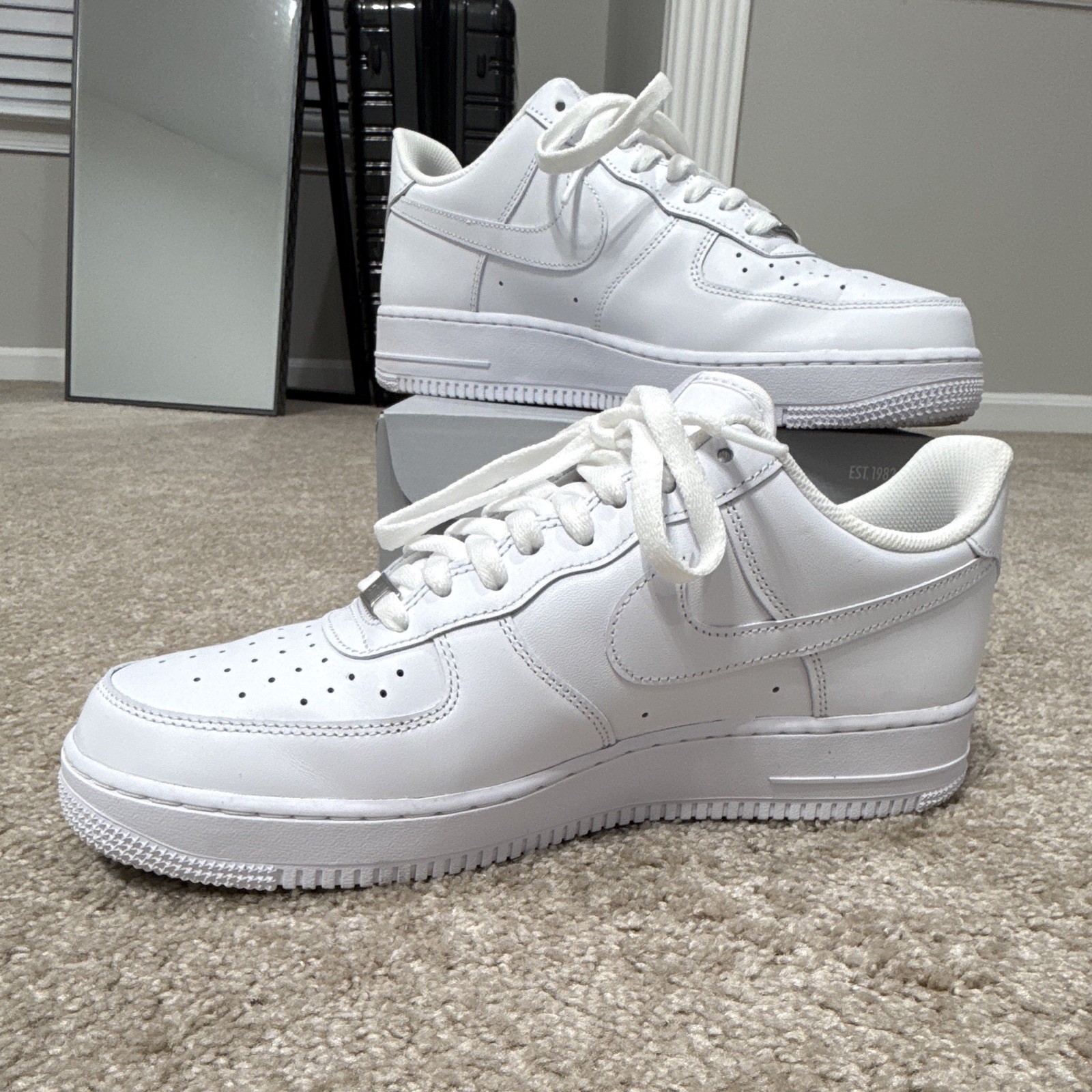 Nike Air Force 1 '07 Men's Low Top Lace-Up Sneakers White Solid