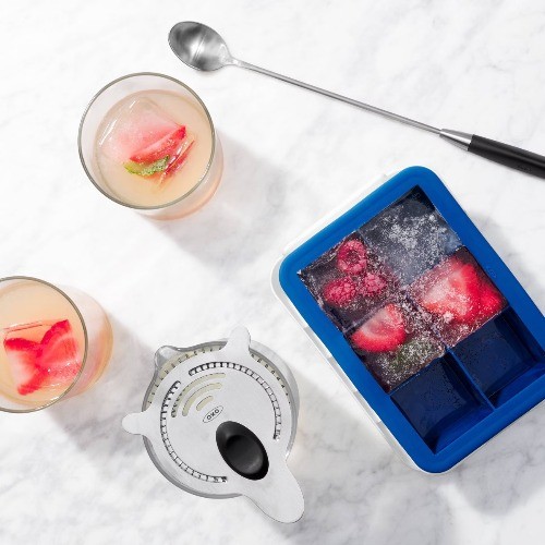 OXO Covered Ice Cube Tray Large Cubes: Silicone & Plastic, 6 Cavities