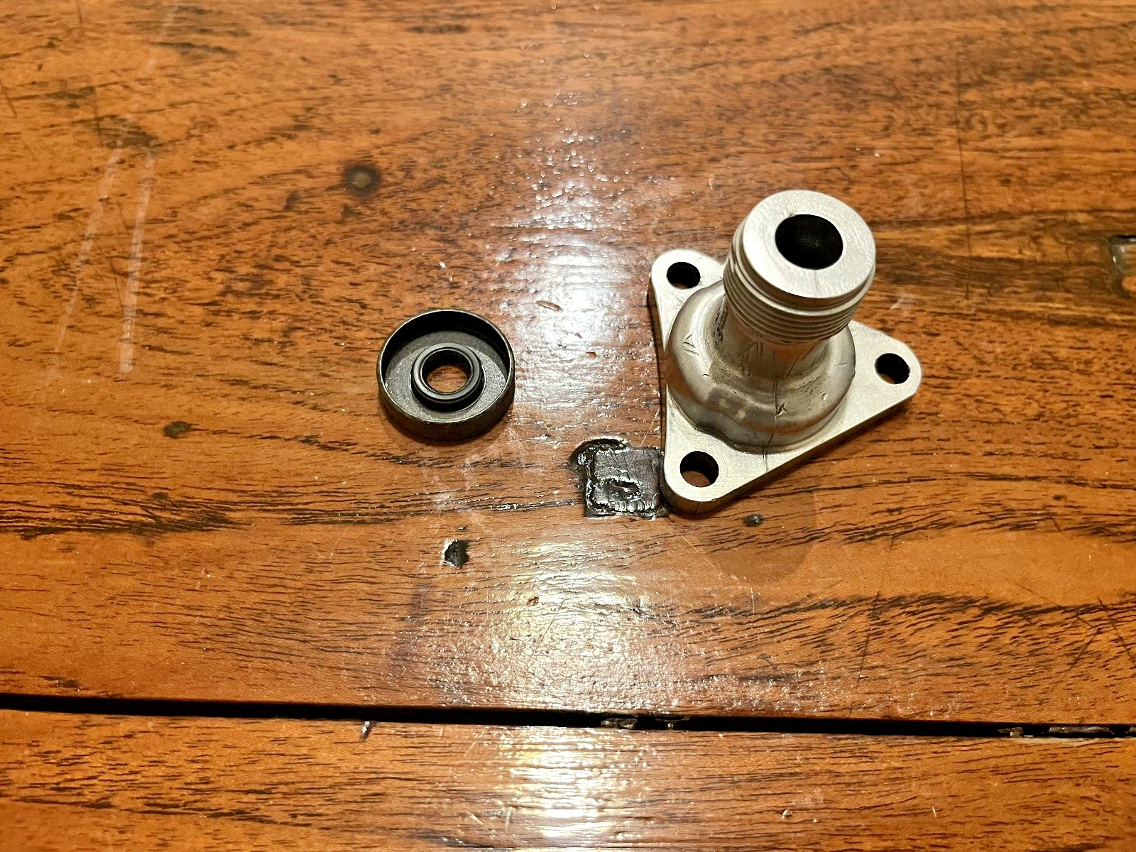 Continental O300 Tach Drive, Tachometer Drive Housing, PN 35342 & New Seal  **