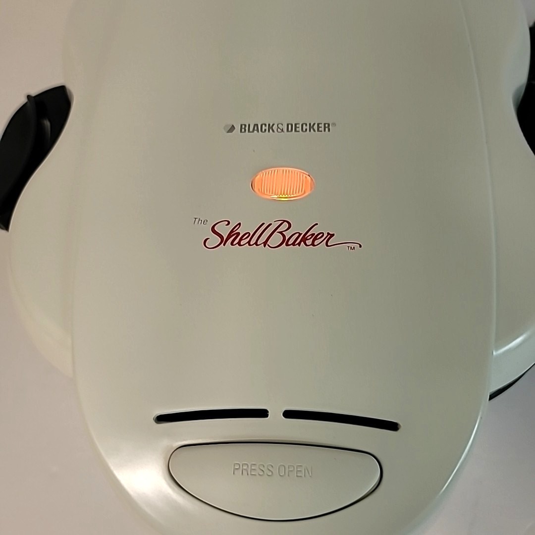 Black & Decker White The Shell Baker Electric Four Shell Meal & Dessert Maker