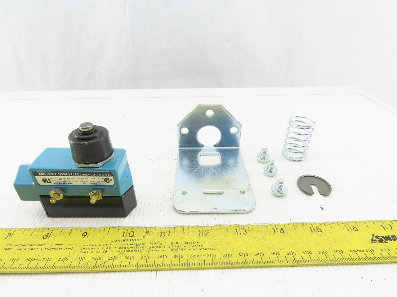 Honeywell BZE6-2RRN194 600 VAC 250 VDC 1/4Hp Micro Switch