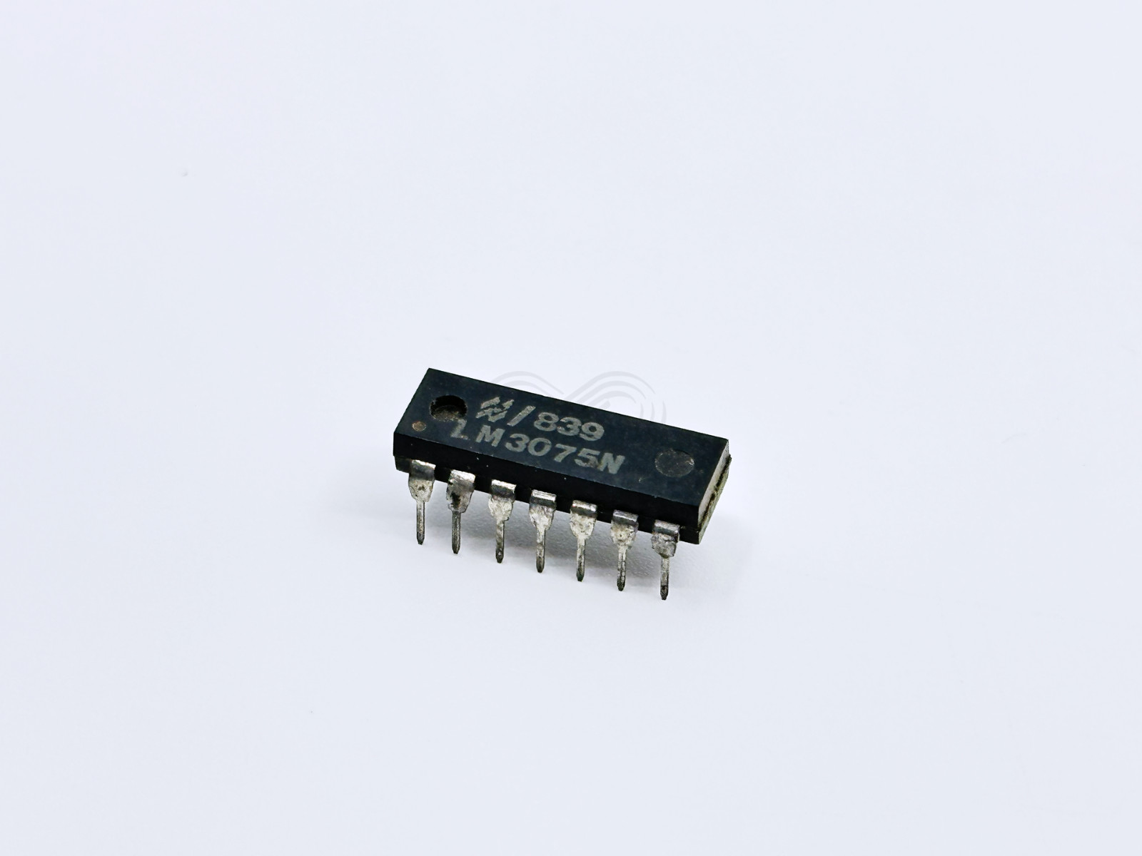 LM3075N National Semiconductor FM IF Detector Limiter Audio Preamplifier DIP-14