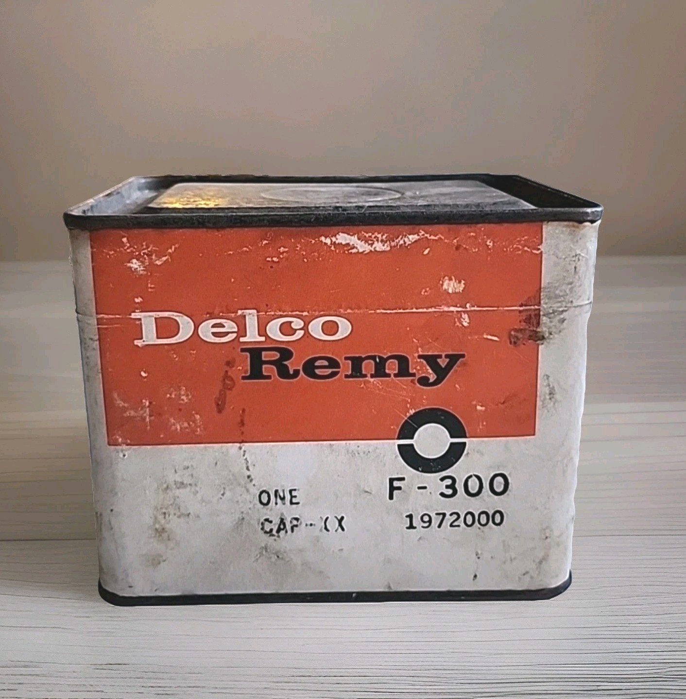 New VTG Delco Remy F-300 6 Cylinder Distributor Cap Sealed Advertisement TIN -jj