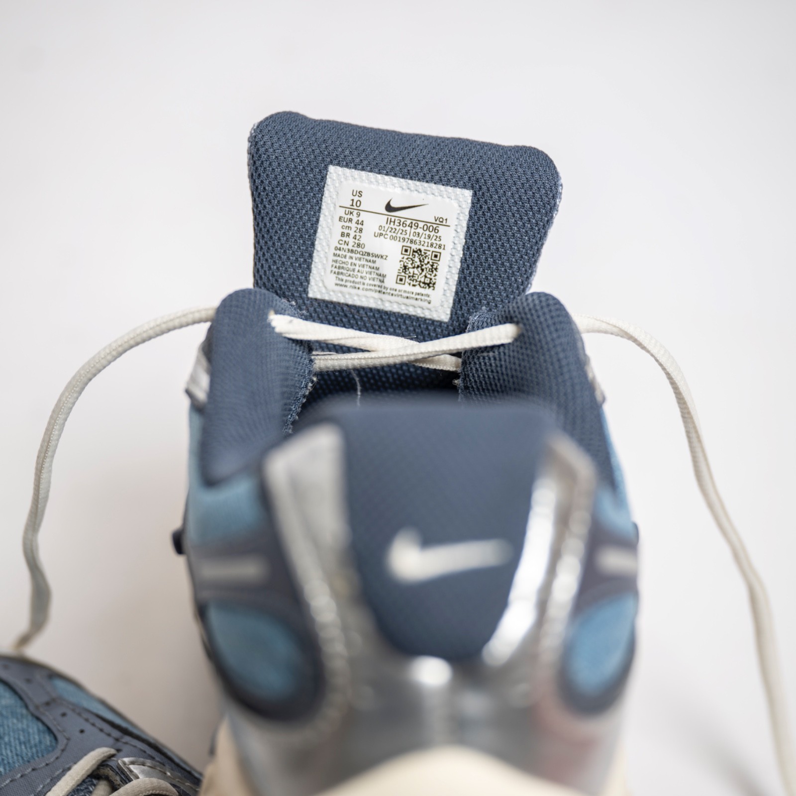 Nike - V5 RNR SE Denim - Size 10 - USED