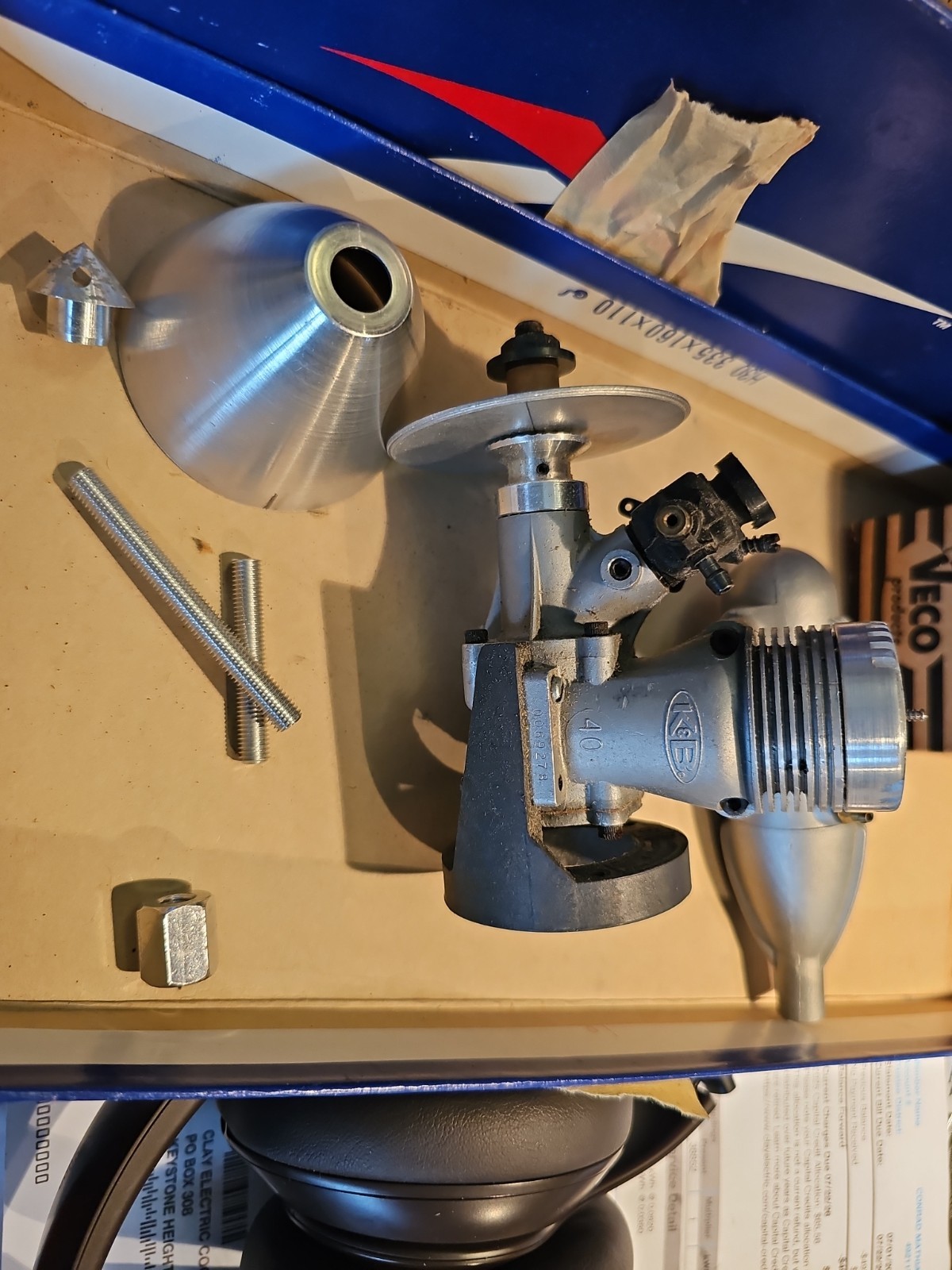 Rc Engine K&B 40 Model Airplane Engine  With muffler, Mount & Aluminum Spinner