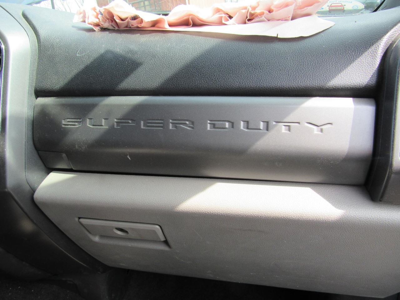 F250SD    2018 Glove Box 1037136