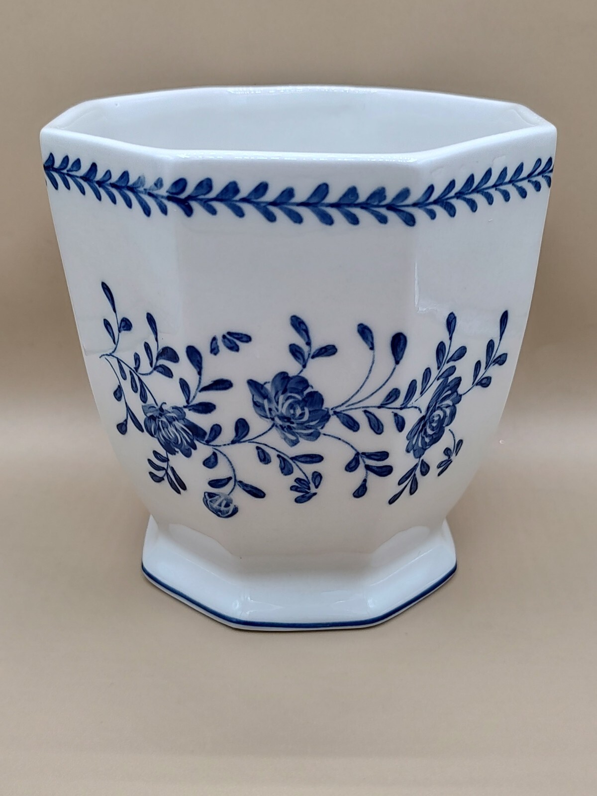 Andrea By Sadek Floral Pottery Planter Williamsburg