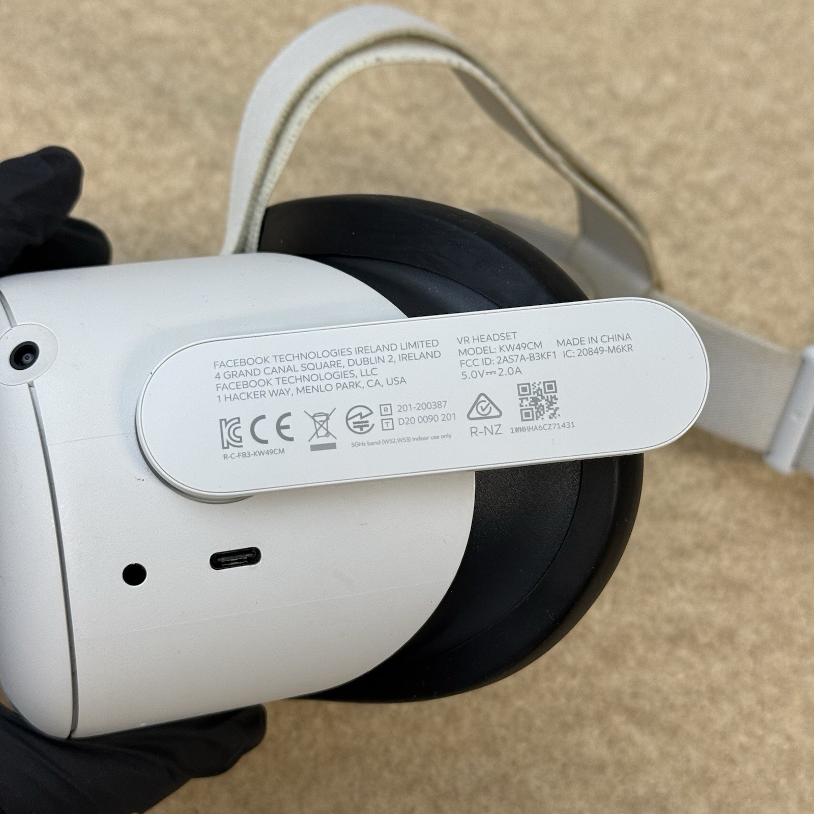 Oculus Quest 2 VR Headset 128GB w/ Controllers / Regular Strap - Tested Works