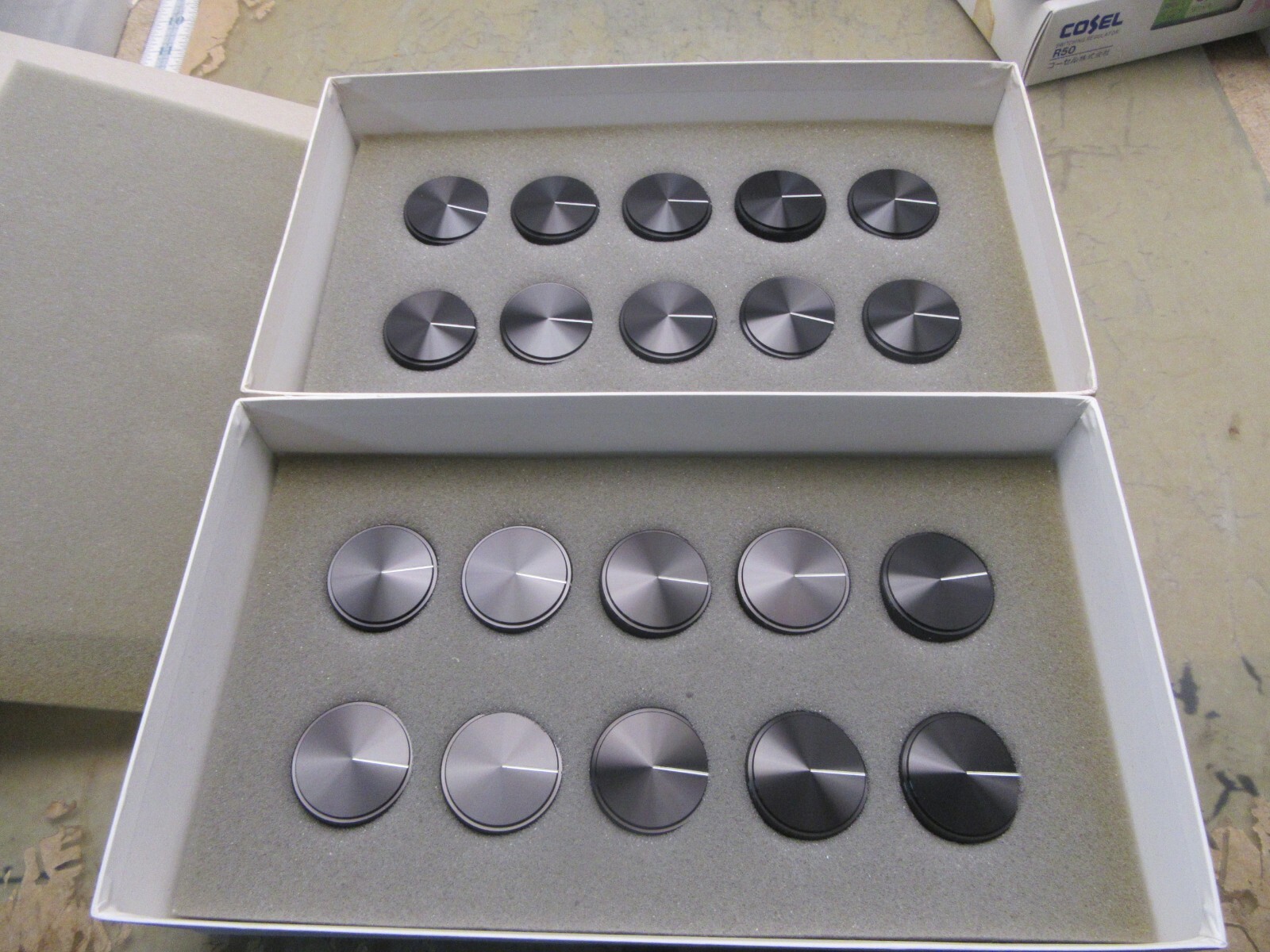 box of 20x hughes aircraft 39mm metal knob kd-90423F 19207-12294041 [5*G-12]