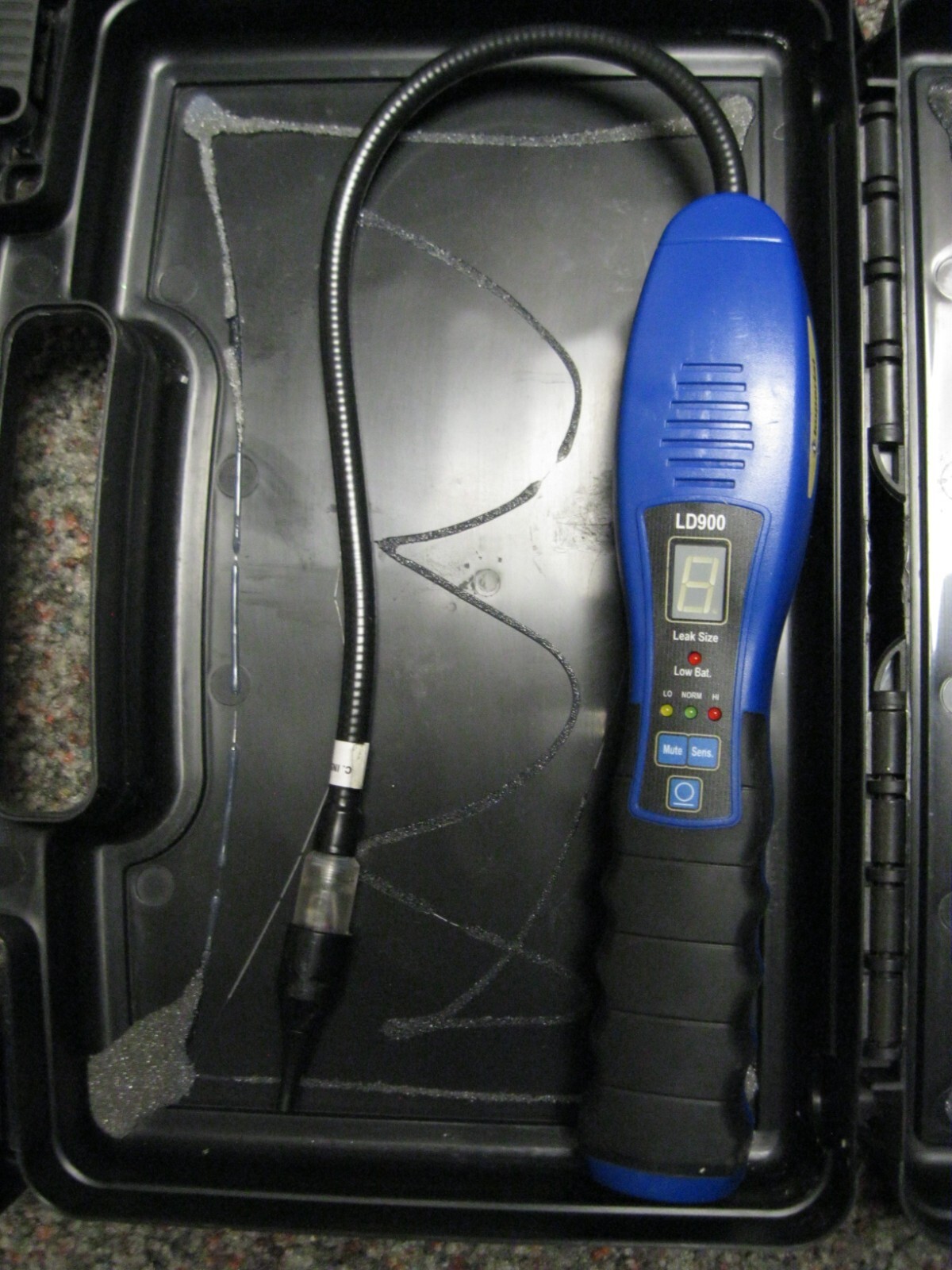 Used Imperial LD900 Refrigerant Gas Leak Detector with case