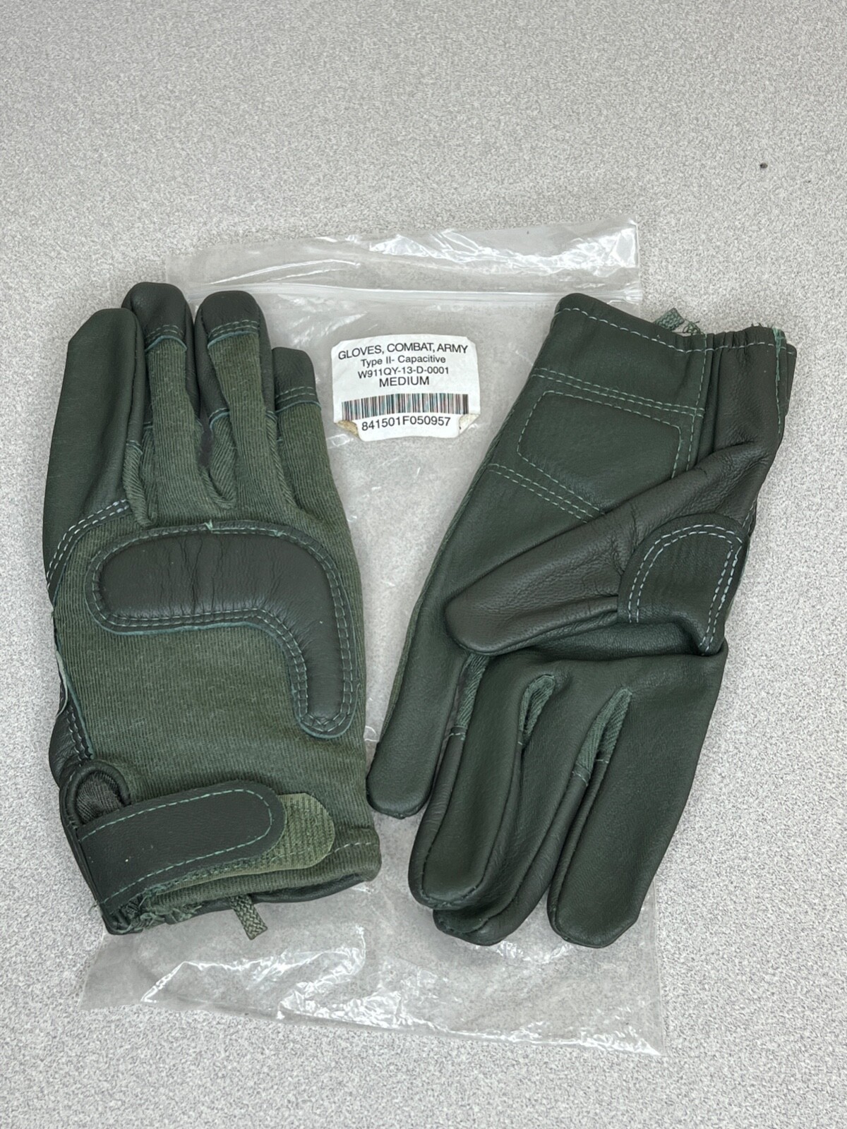 Gloves, Combat, Army Type II Capacitive Size Medium NEW