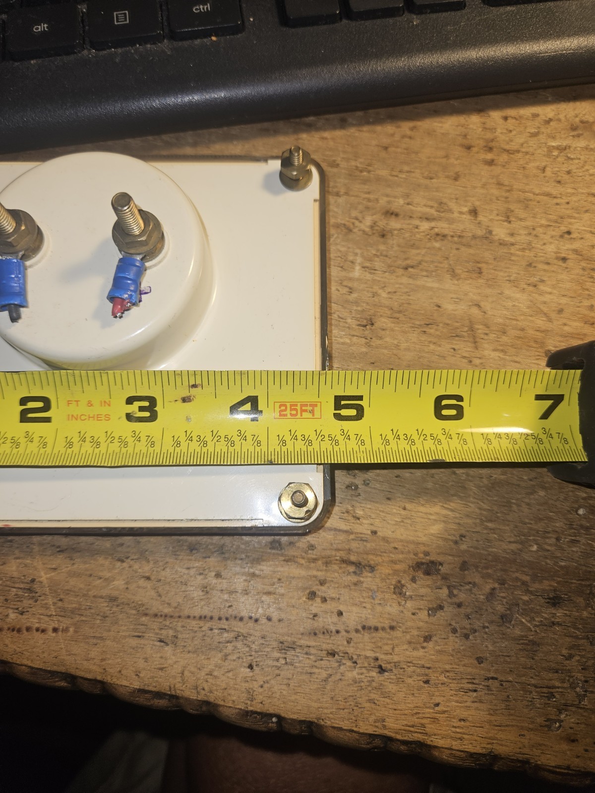 RARE VINTAGE D.C. BATTERY VOLTAGE PANEL METER. 0-60, MODEL 4015.