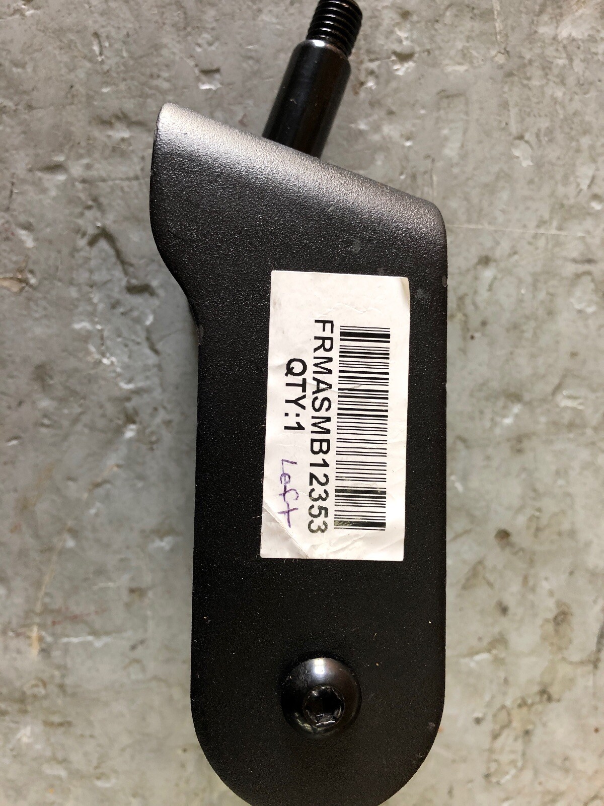 FRMASMB12353 Caster Pride Jazzy (left)