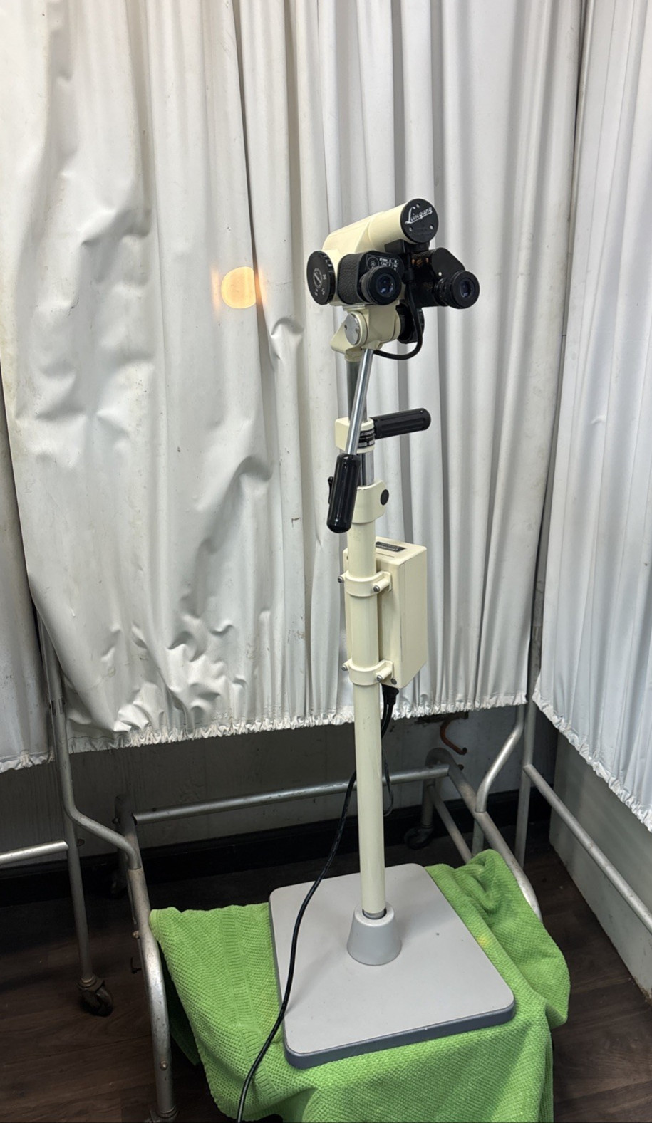 Leisegang Model G G/1D3 Colposcope 7.5x 15x 30x Microscope with Pivot Stand