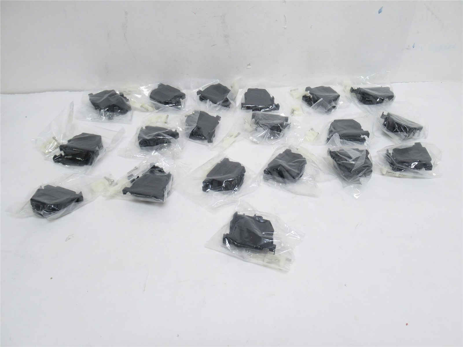 229333 New-No Box; Norcomp 956-025-010R011 Lot-19 Two Piece Backshell Connector