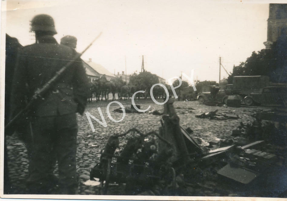 Photo WW II Wehrmacht Soldiers Carriages Vehicles J1.65