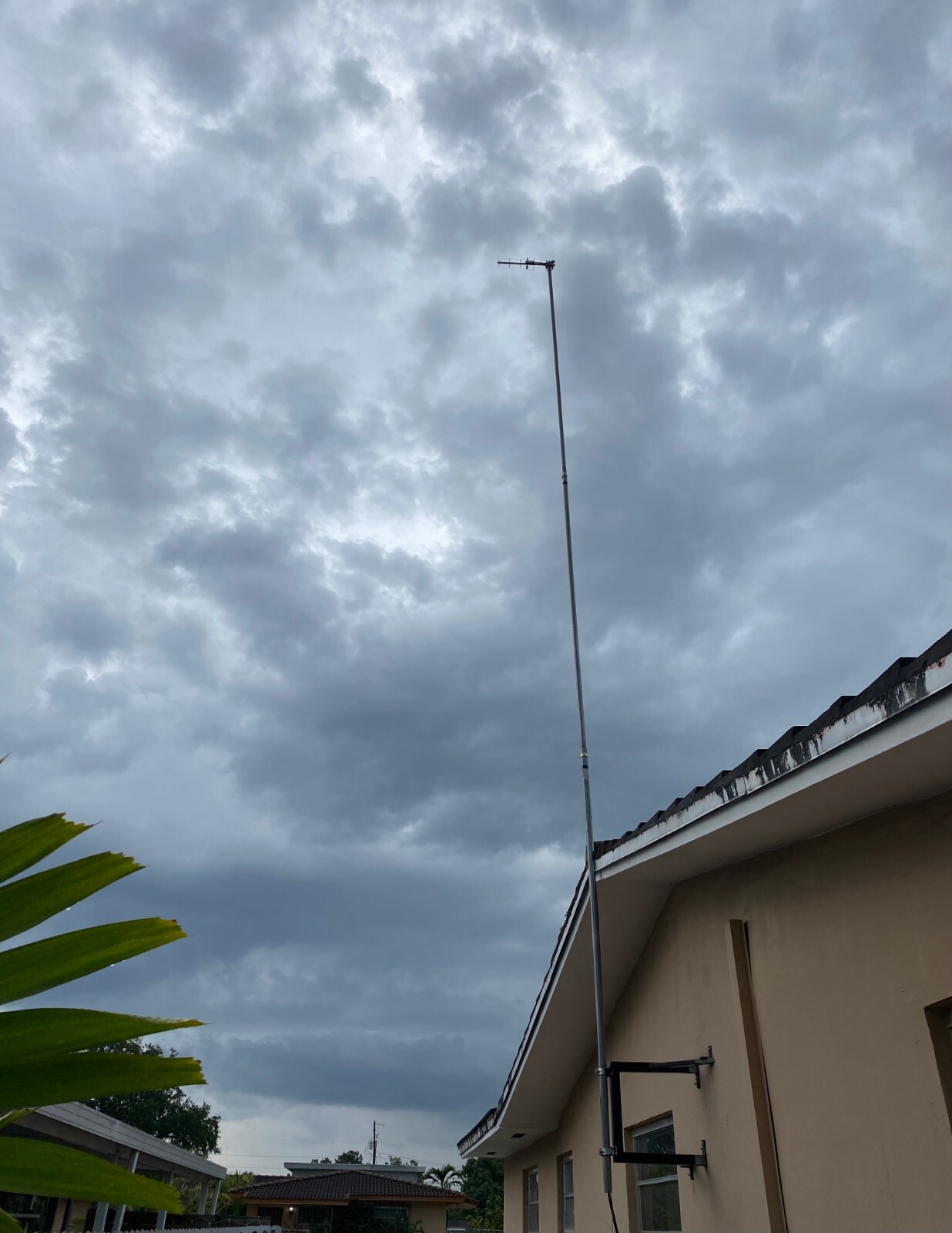 Helium Hotspot Antenna Bracket