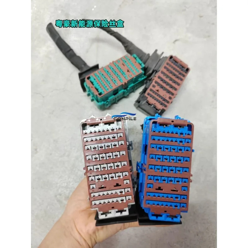 for BUICK Regal GL8 GL6 Chevrolet Cruze Cadillac Fuse Box Control Module Plug