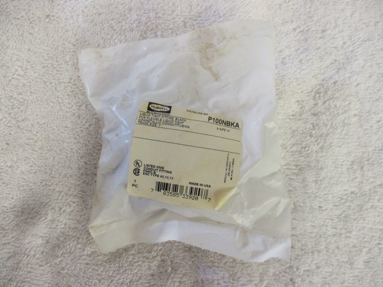 NEW HUBBELL Liquid Tight Fitting P100NBKA    FACTORY SEALED PACKAGE  Lot of 9