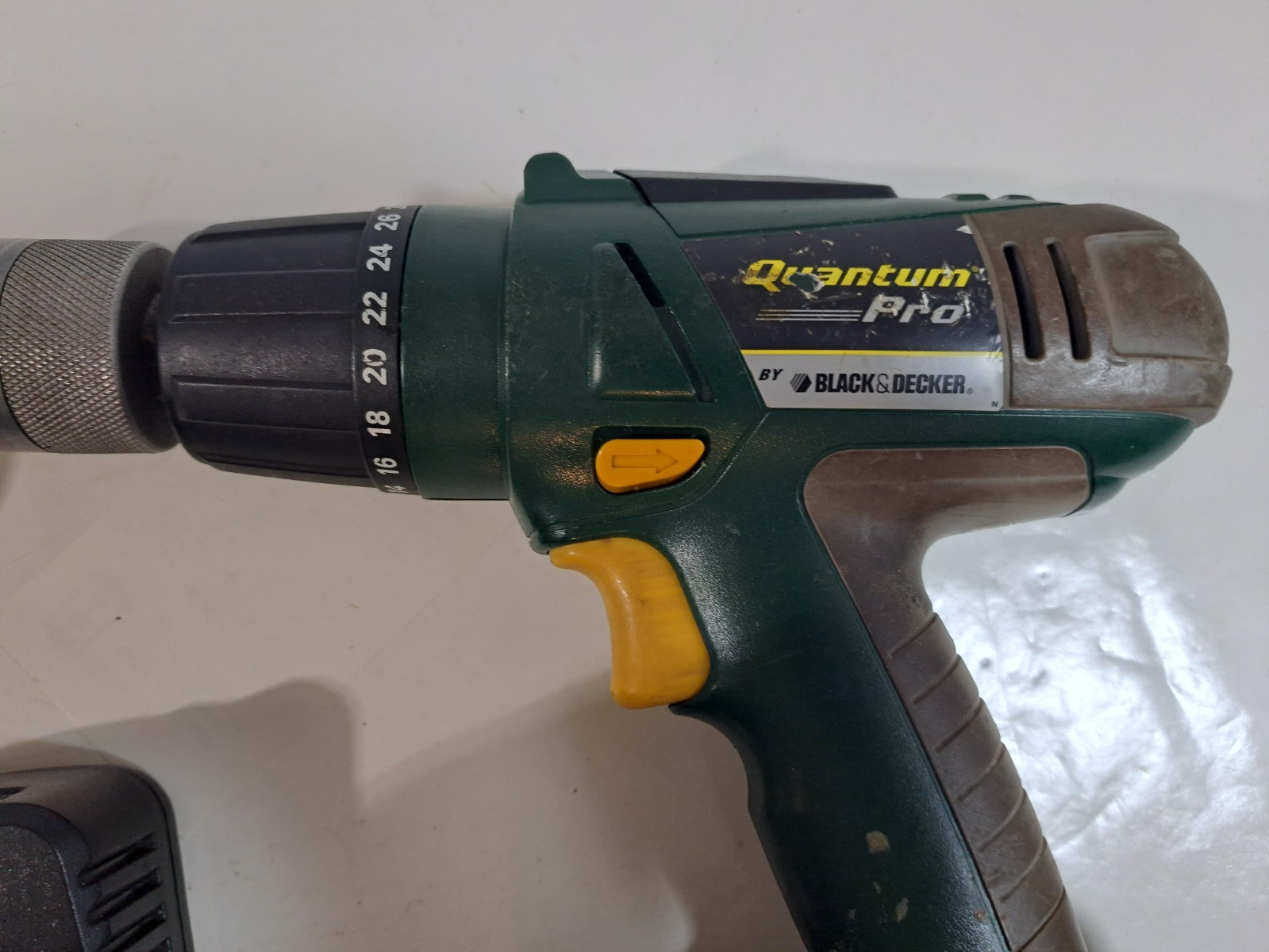 Black & Decker Quantum Pro Drill QP1800 w 2 Battery & cHARGER