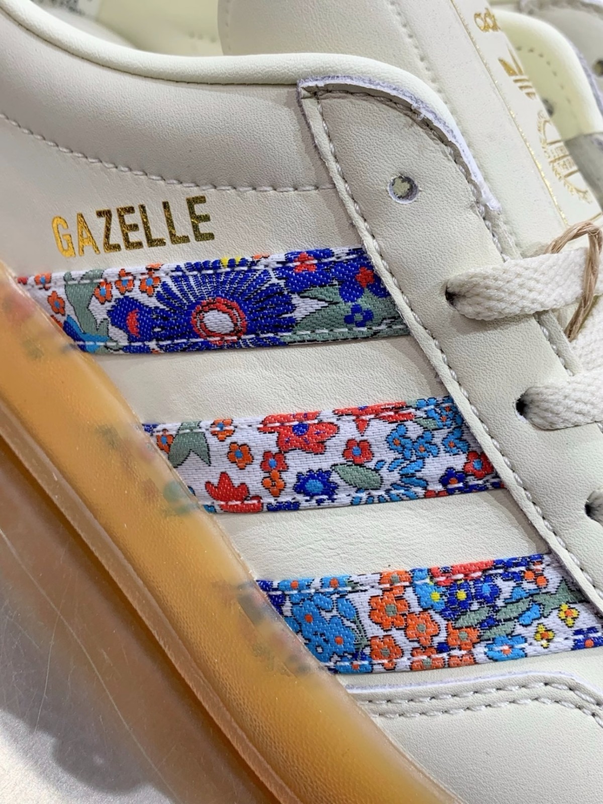 Liberty London x adidas Gazelle Indoor Floral Embroidery Off White JH7370 Women