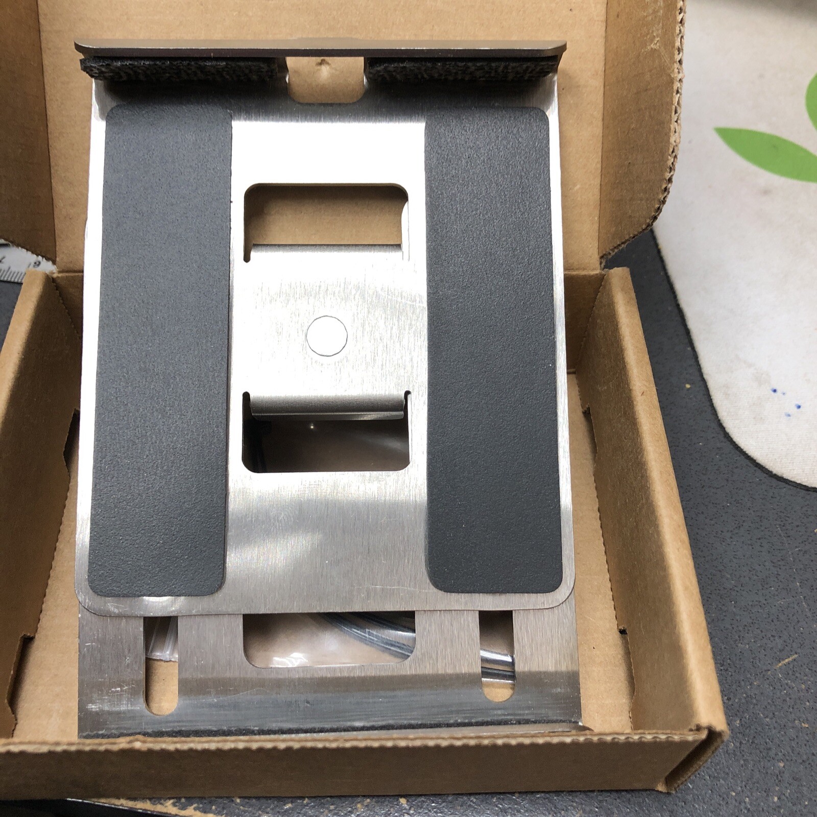 Heckler Design tablet mount metro shelf - New