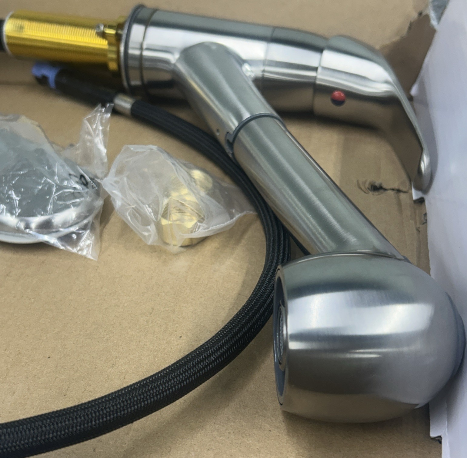 PROFLO PFXC5157 1.5 GPM 1 Hole Pull Out Kitchen Faucet(Missing Hardware)