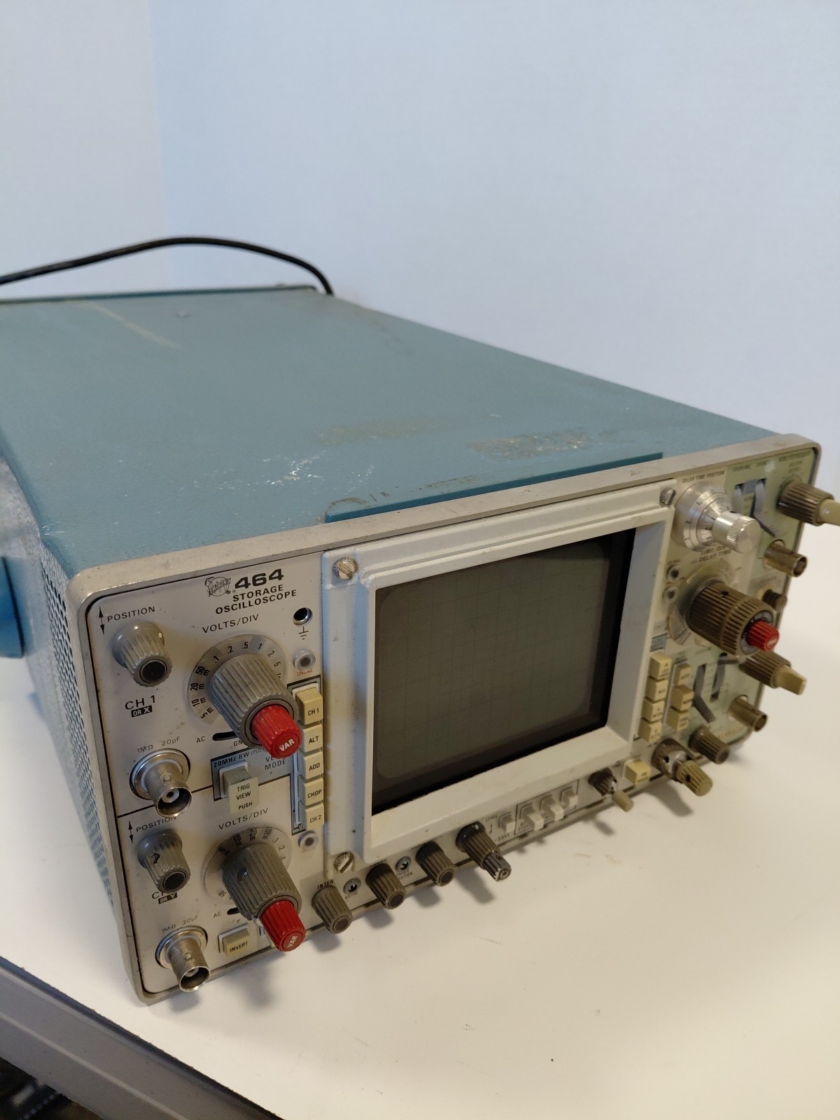 Tektronix 464 Storage Oscilloscope Options 4 & 93 - POWERS ON UNTESTED No Handle