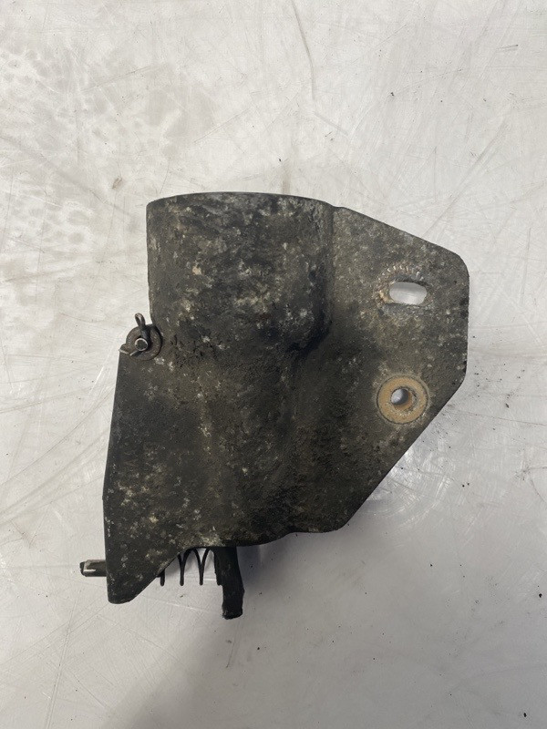 2007 Peterbilt 387 Hood Rest 1304799 (638-10696)
