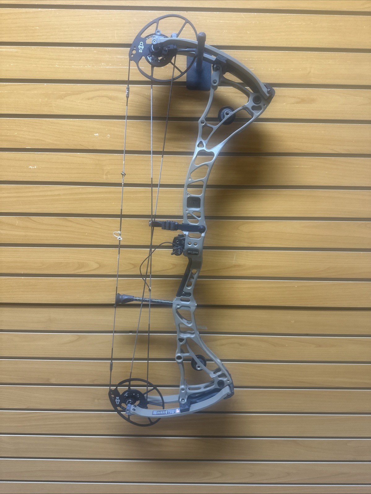 Bowtech Core SS Compound Bow - RH - 70# Max - Integrated MX2 Rest