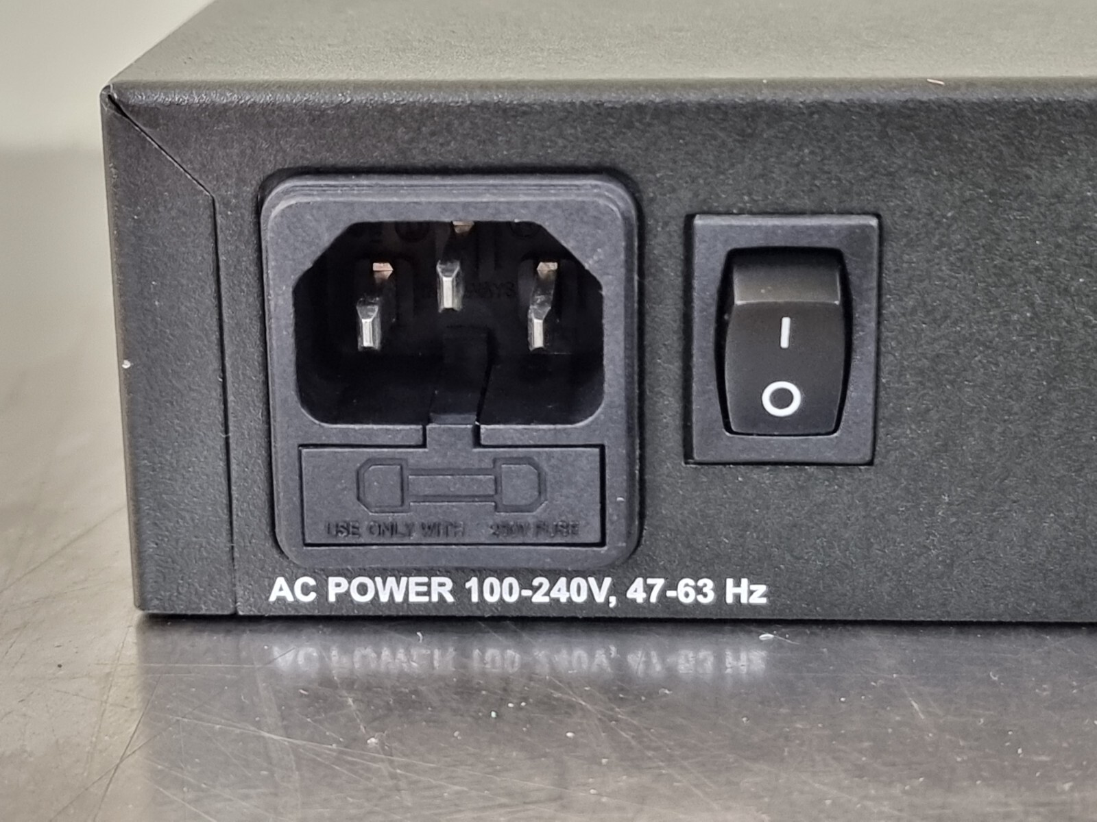MOXA NPort 5650-16 / 16-PORT RS-232/422/485 DEVICE SERVER