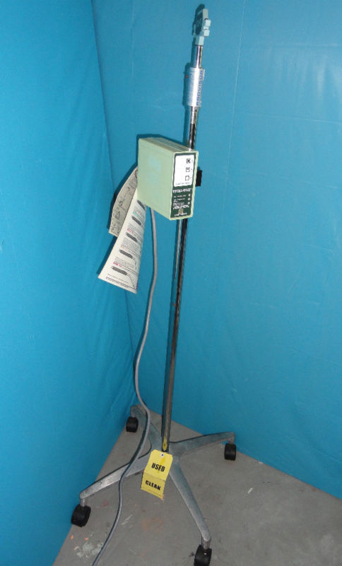 Davis & GCEK Vital-Vue 700 Light Source W/ Stand ~ 2639