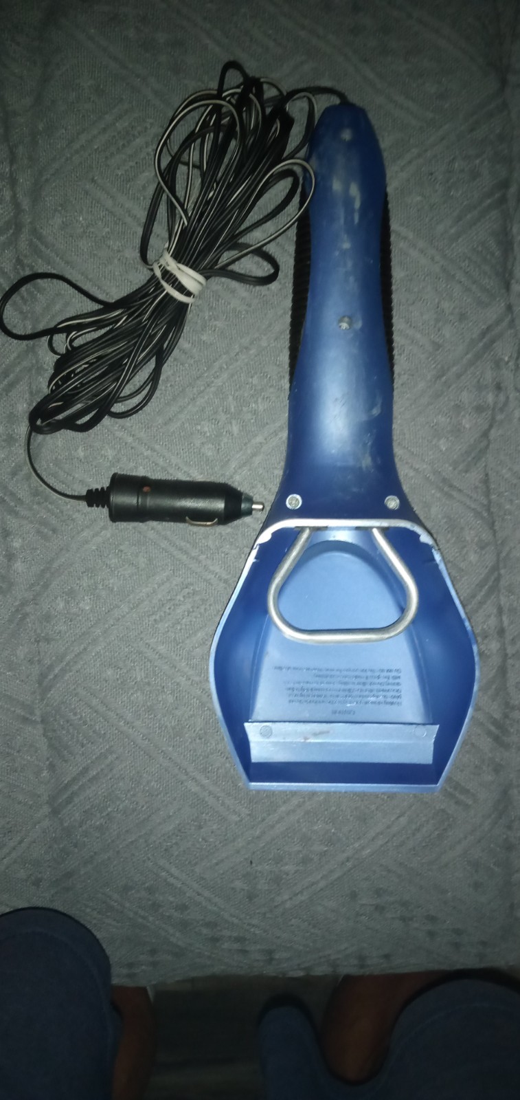 dc powered windshield de-icer | plugs into cigarette lighter
