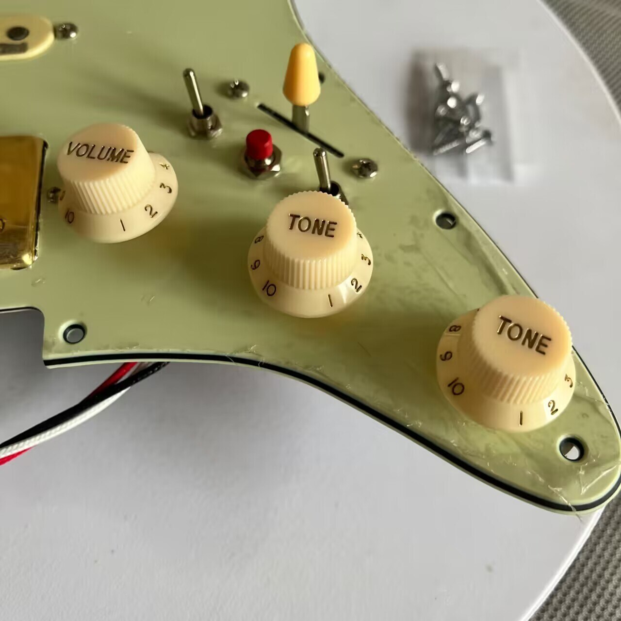 SSH Prewired Pickguard Set Loaded Yellow Wilkinson Alnico V Pickups Coil Split