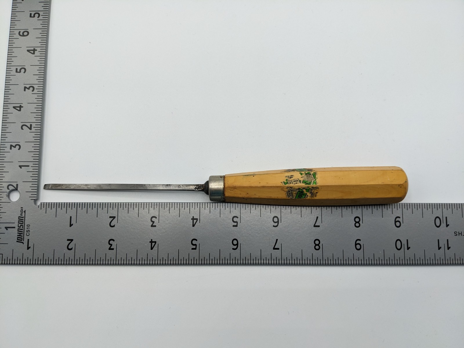 Henry Taylor #2 – Shallow Gouge – Straight Sweep Carving Tool Sheffield