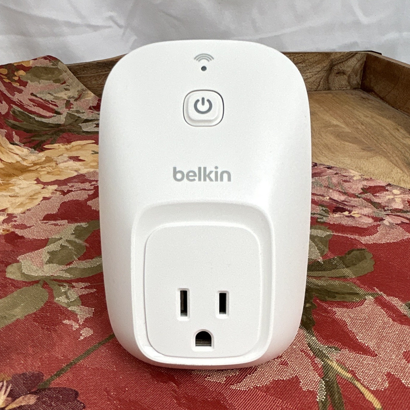 Belkin WeMo Wi-Fi Smart Plug Switch F7C027 White 1-Outlet 120V 1800W