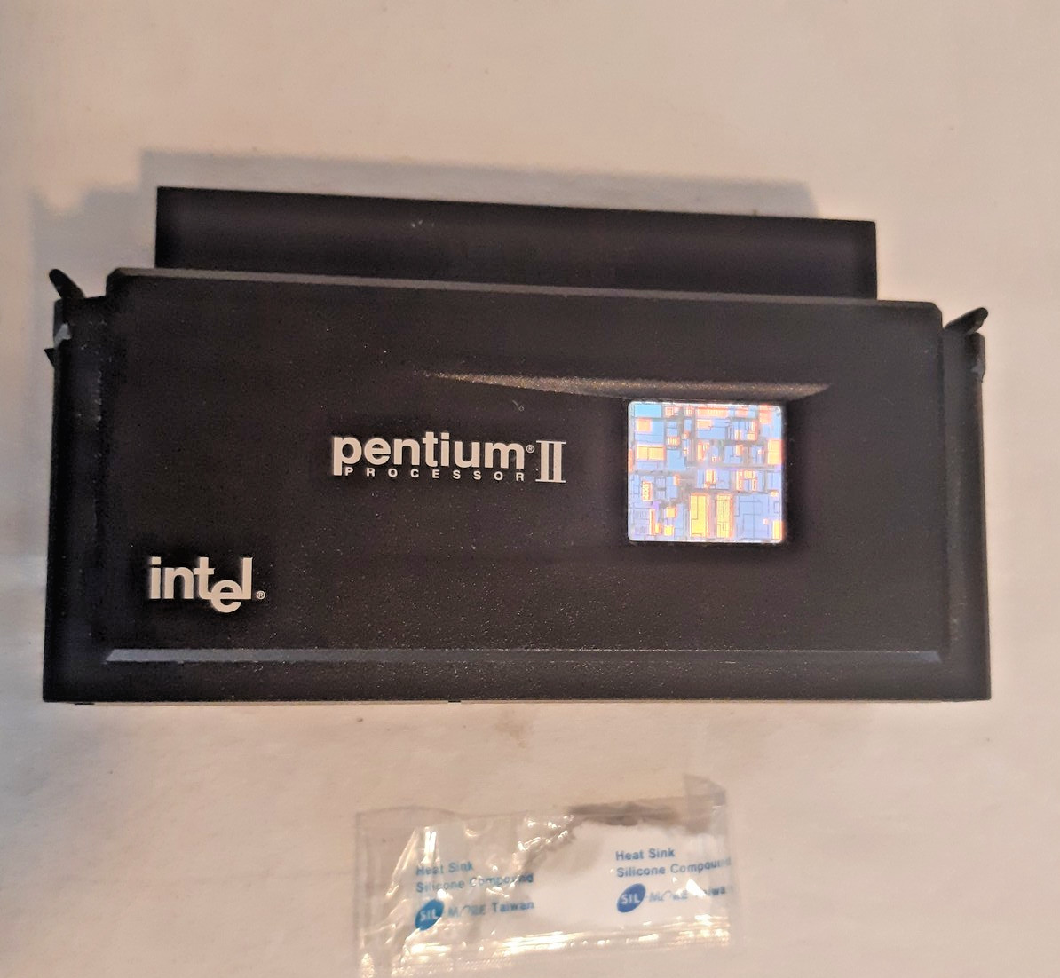 VINTAGE INTEL PENTIUM II 400MHz SLT 1 W/ PASSIVE HEATSINK  & THERMAL PASTE