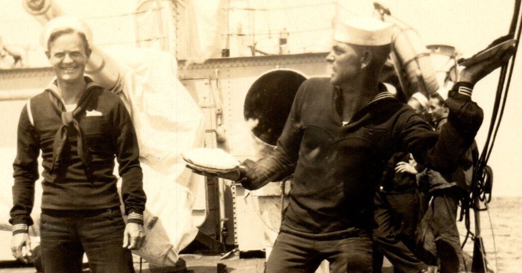 C.1929 USS CORRY DESTROYER SAILOR INITIATION GAG PIEING PIE ATTACK NAVY PHOTO F2