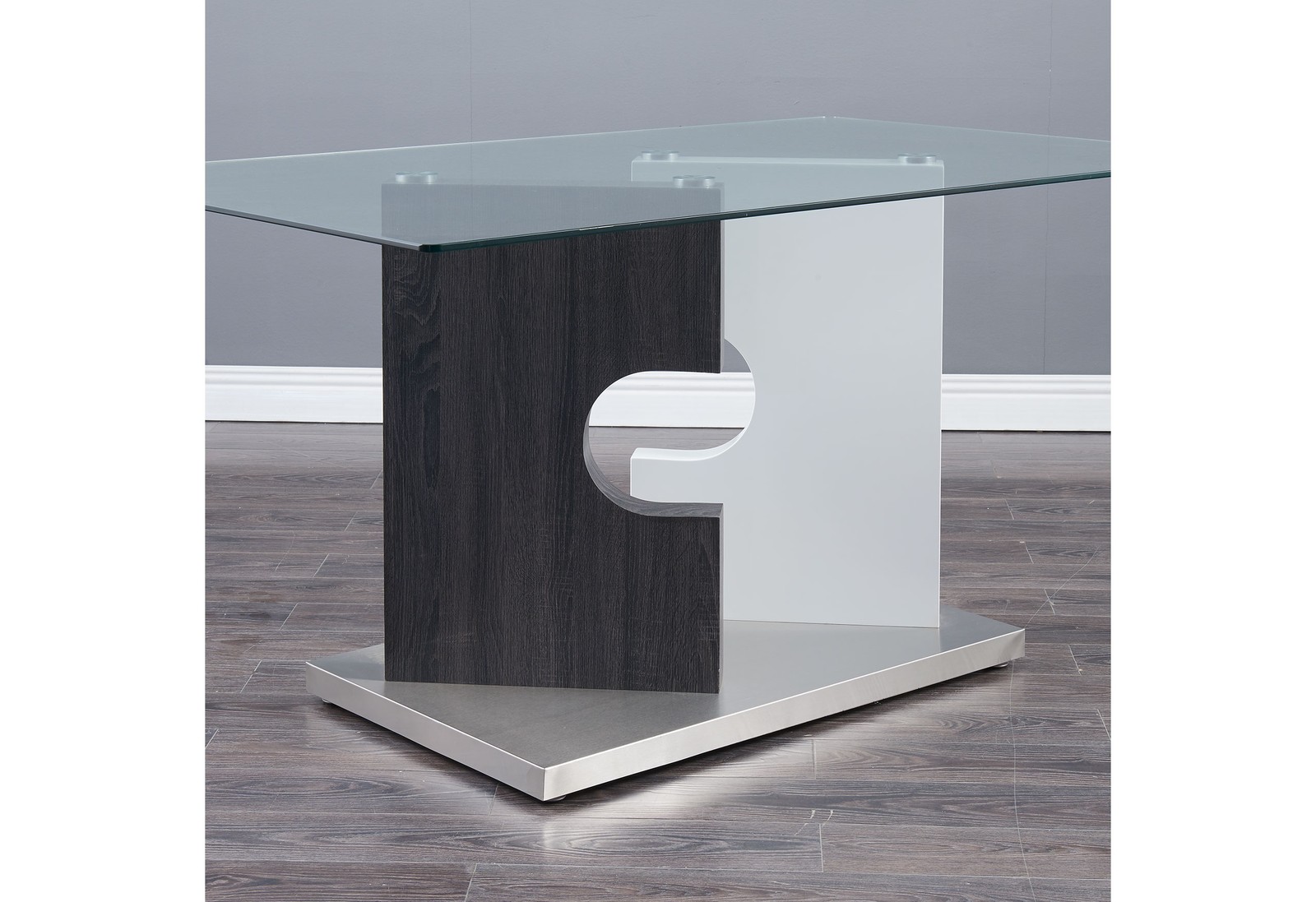 IRIS DINING TABLE