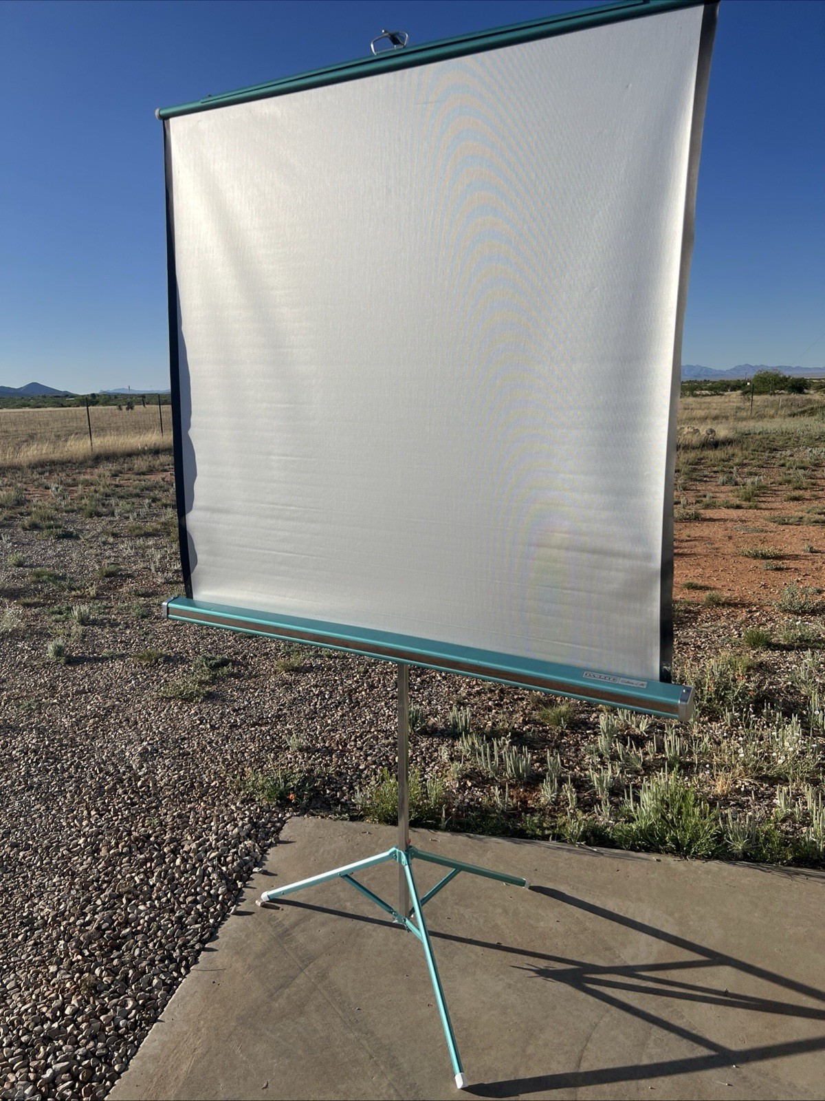 Da-Lite Silvelite 50 x 50 Projection Screen Movie Slides Film Vintage