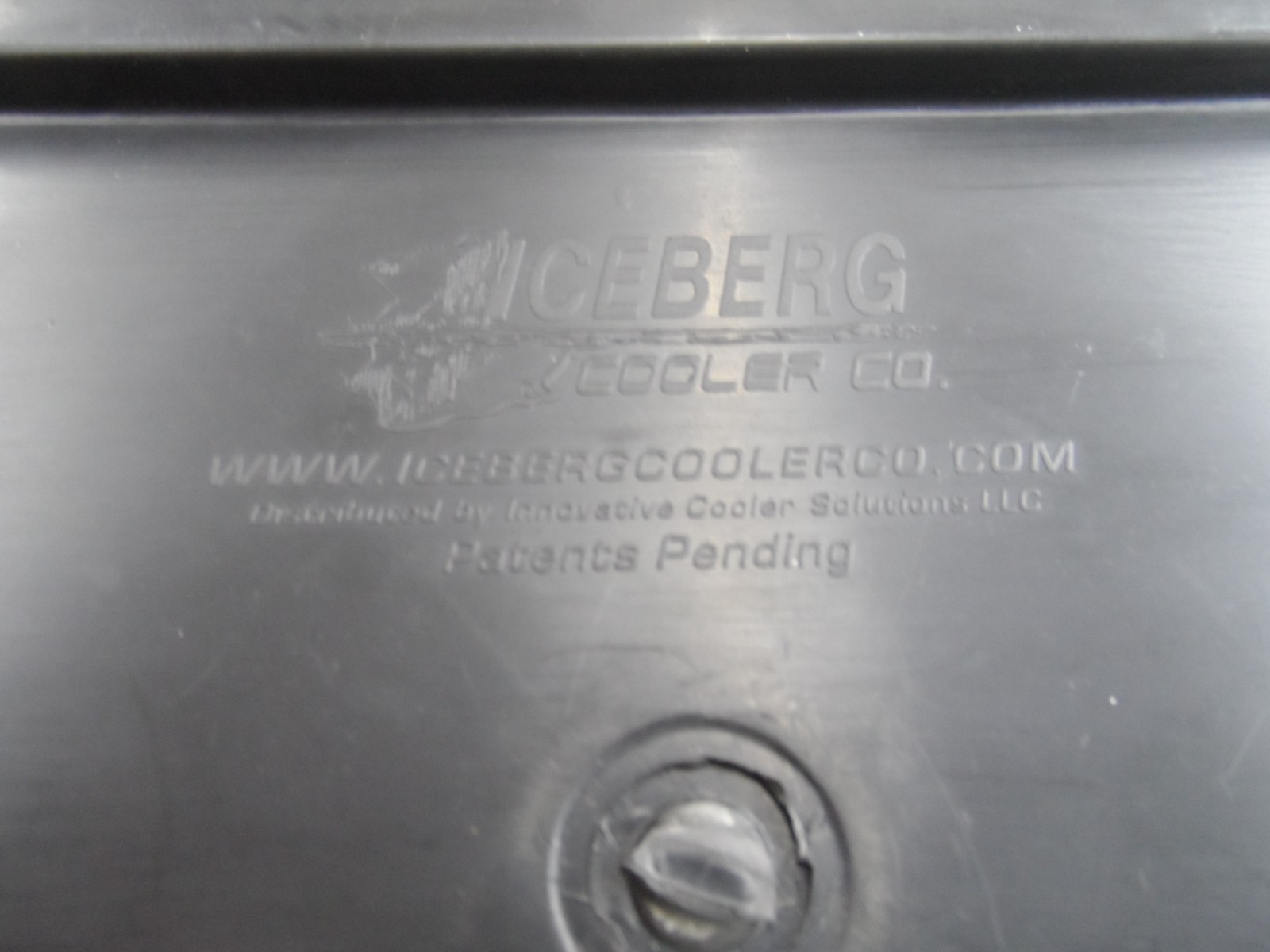 AC DELCO PROFESSIONAL CAR BATTERY ICE CHEST COOLER.