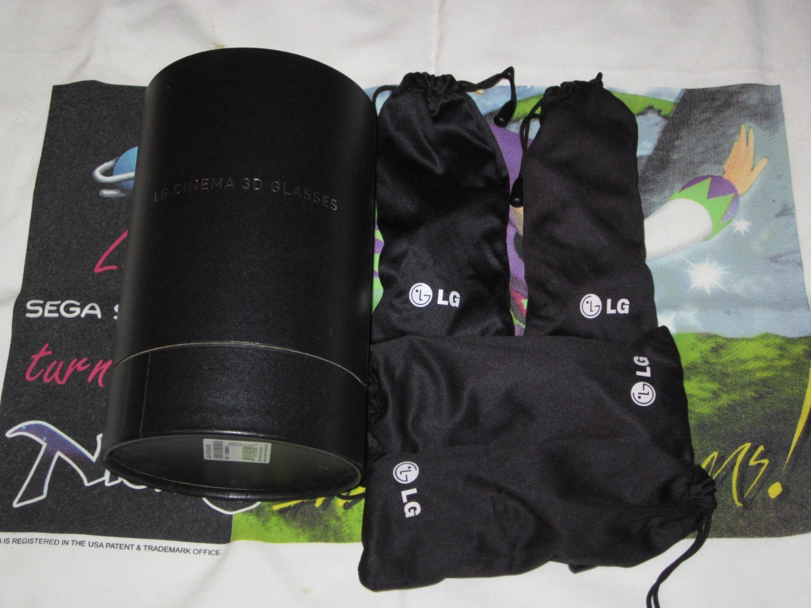 4 Piece Set of LG AG-F216 Cinema 3D Glasses with Case - BRAND NEW - FREE SHIP!