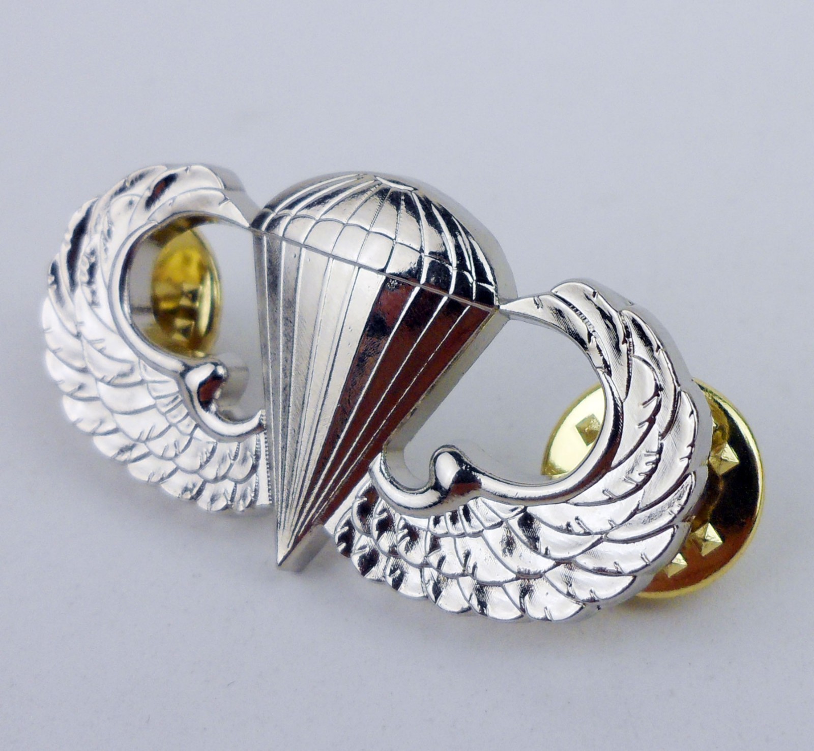 Silvery US Army Air Force Parachutist Jump Wings Badge Pin