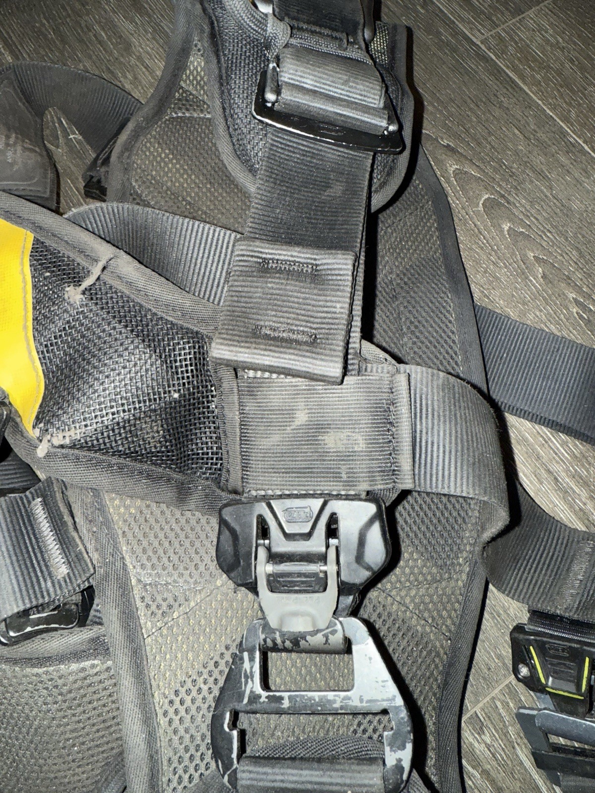 *** Reduced Price *** Petzl VOLT Full Body Fall Arrest Harness