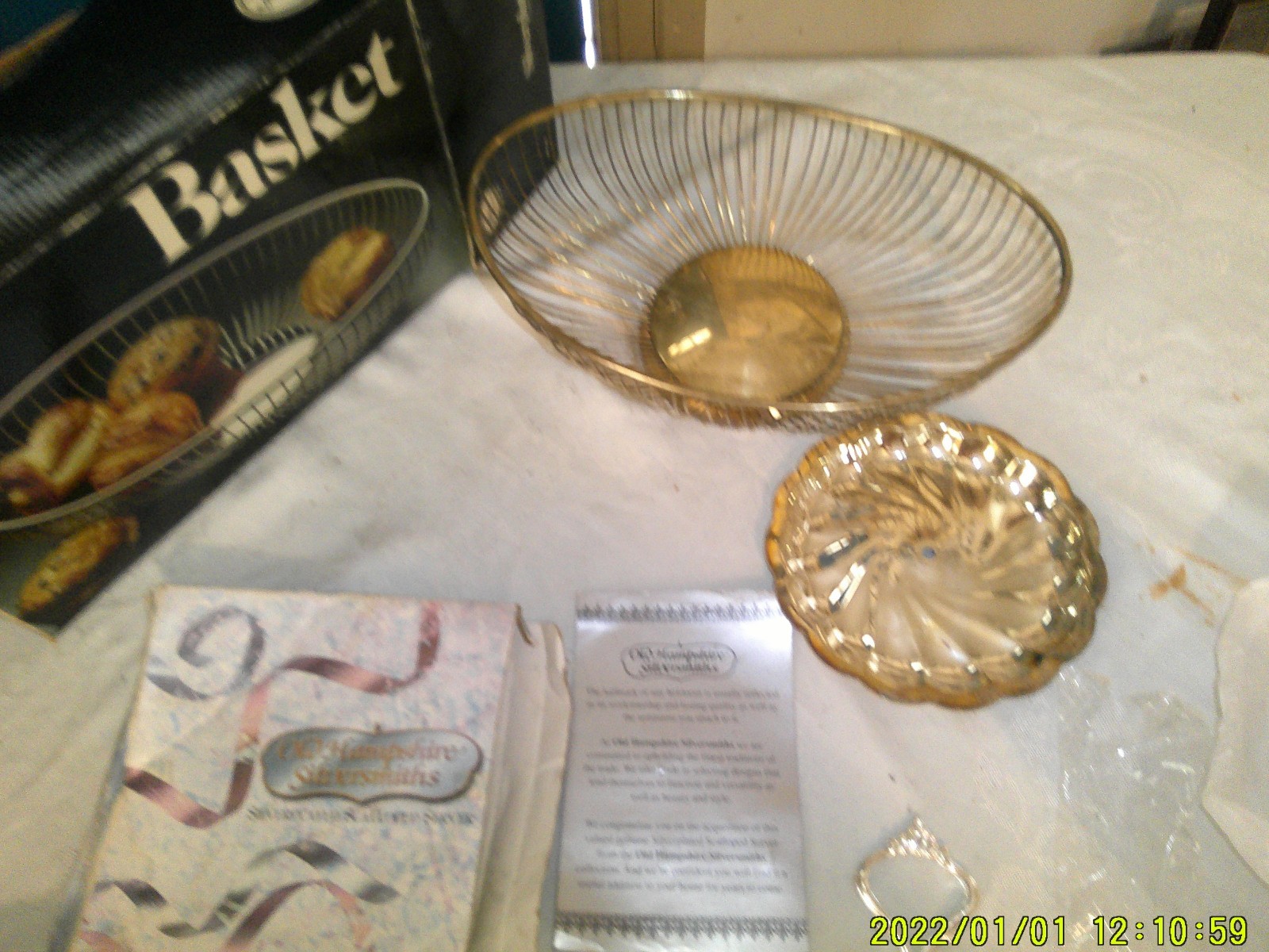 2 OLD SILVERPLATED ITEMS WITH BOXES LEONARD BASKET HAMPSHIRE SCALLOED SERVER