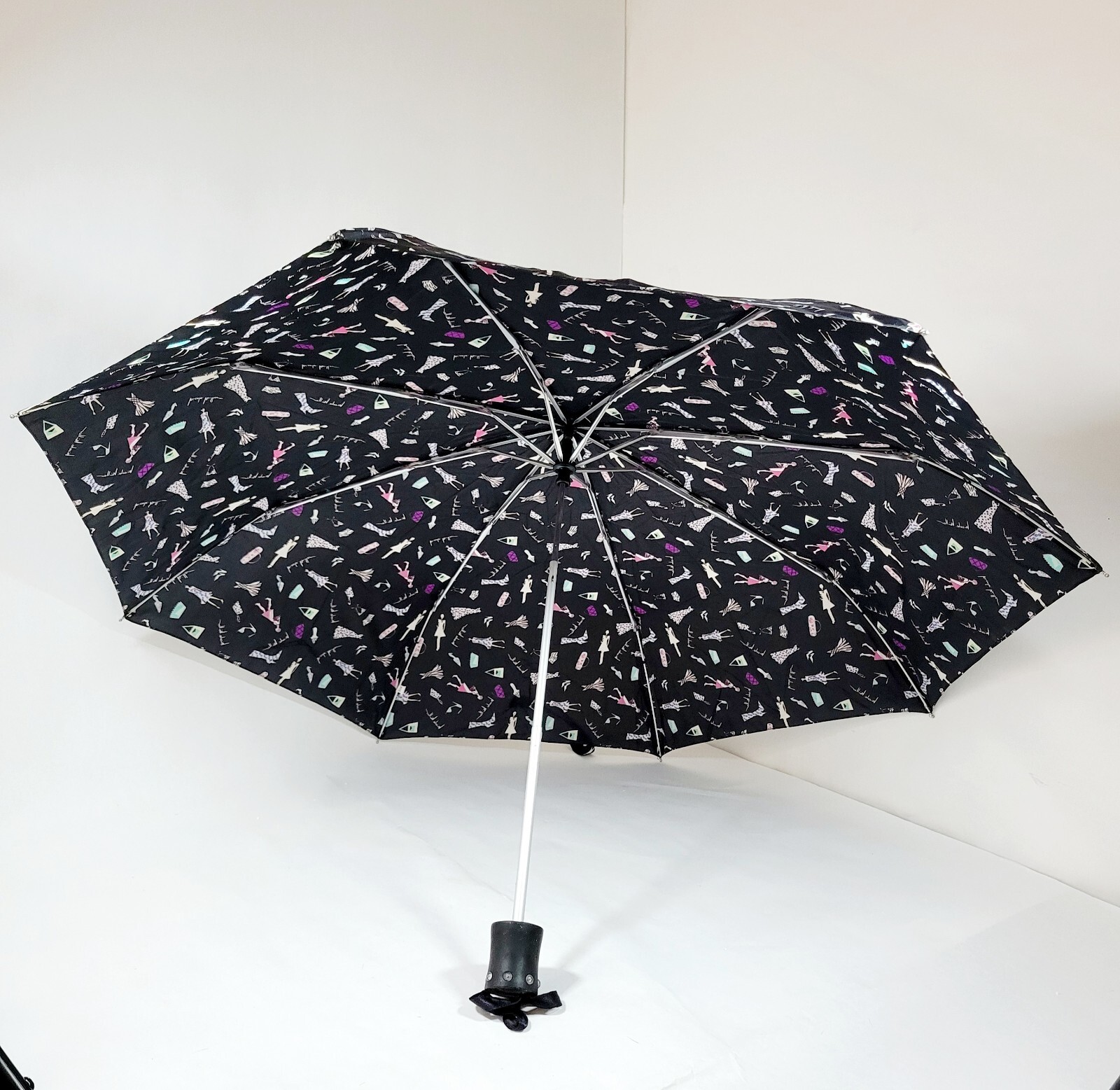 Vintage 90's Nicole Miller Octagon woman dresses handbags black umbrella & case